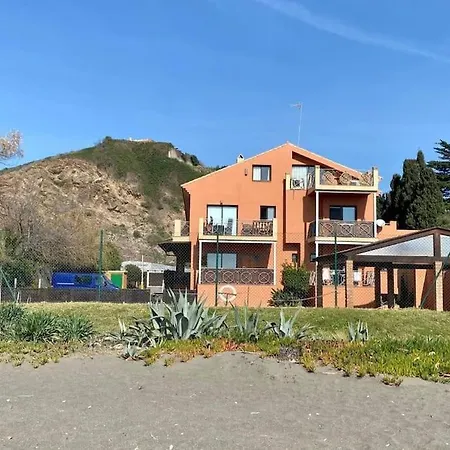 Exclusive Beachfront Penthouse Apartment *