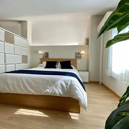 Exclusive Beachfront Penthouse Apartment *